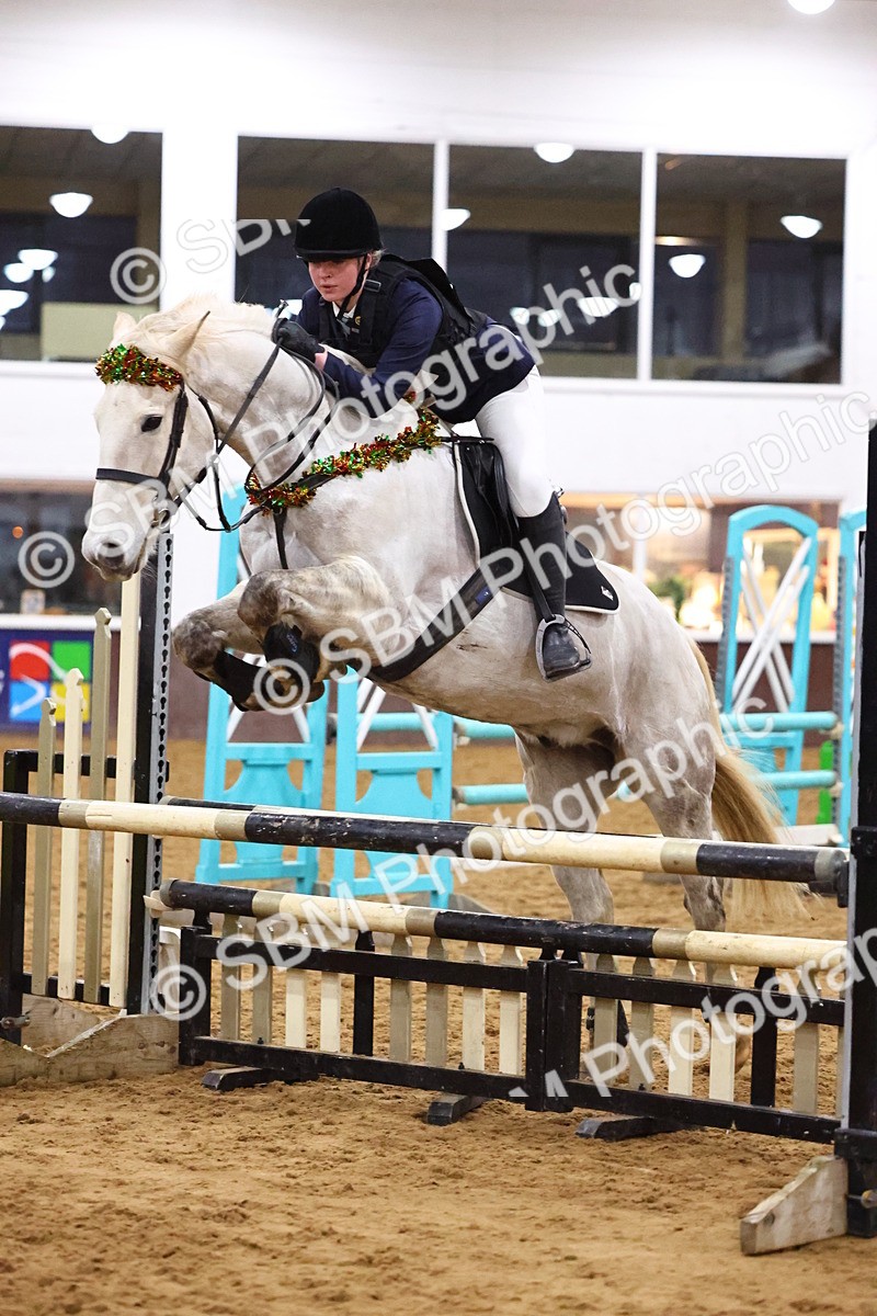 SBM_002883 - Class 6 - Holly & Ivy Stakes - 90cm