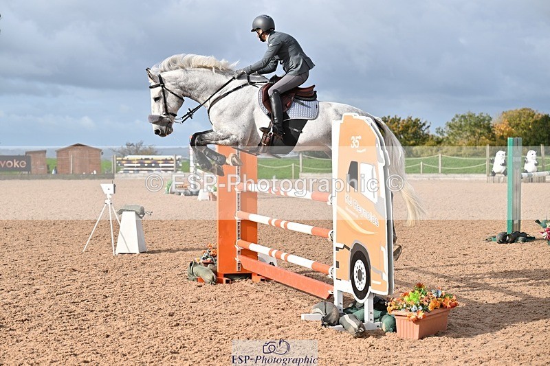 251005-101700-02713 - Cls 15 Foxhunter and 1.20m