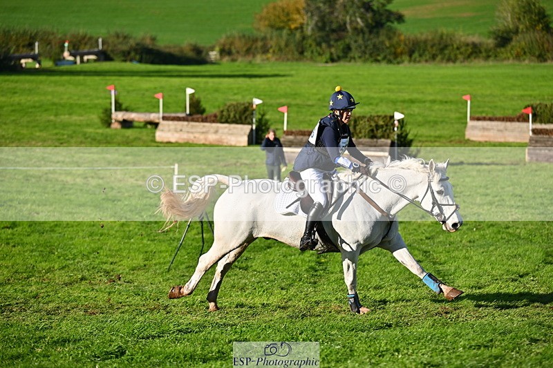 251025A-151049-21386 - G-526-Helen.Hickson