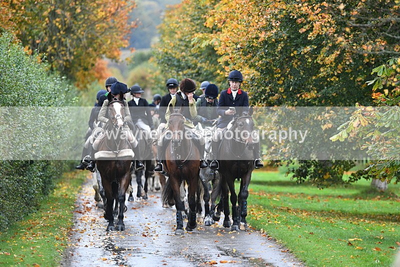 WJ5_6208 - B&B walk back for Hunt Tea !