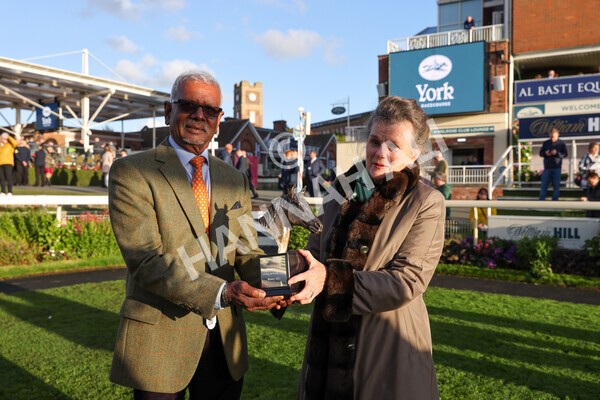 yr07102022r6-55 - Race 6 5.00pm William Hill Lengthen Your Odds EBF Novice Stakes