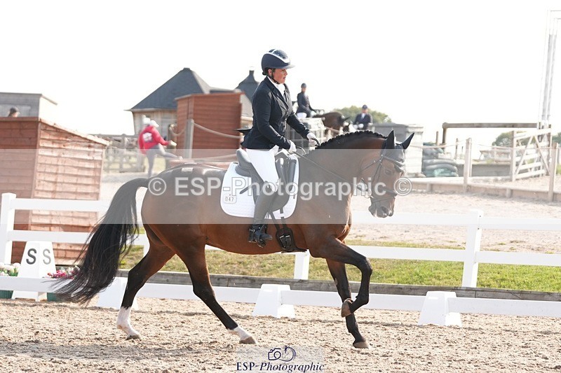 250817-091530-07116 - 047-Hannah.RogersWoodendfarm.Viva