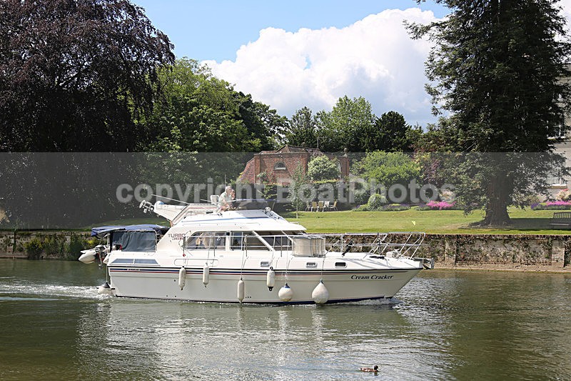 140629 CREAM CRACKER FAIRLINE TURBO 36 WT7A8576 - River Launches