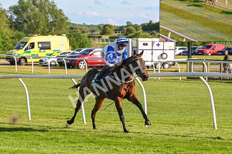 300525-Race 2-Cheerleader-7040 - Race 2