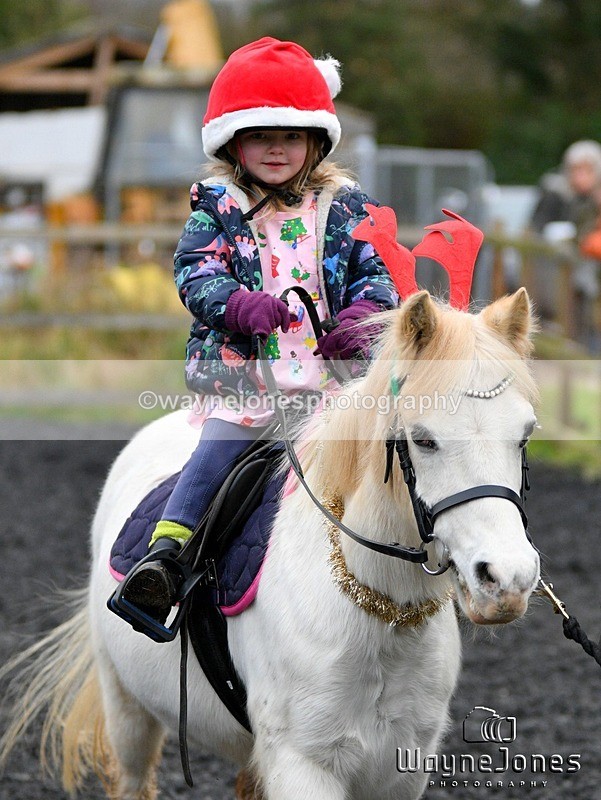 WJ5_3681 - Tanners Christmas Yard Fun 23-12-24