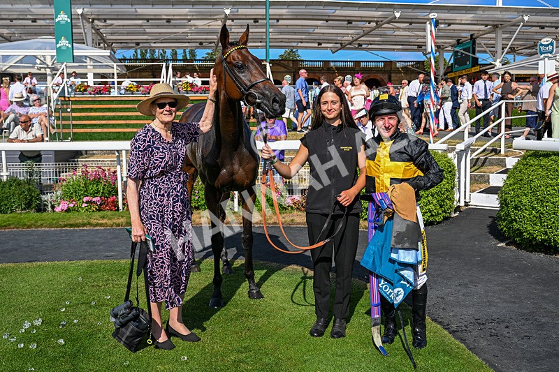 110726-Race 6-Mount Atlas-2653 - Race 6 16.55pm John Smith's Silver Cup Stakes
