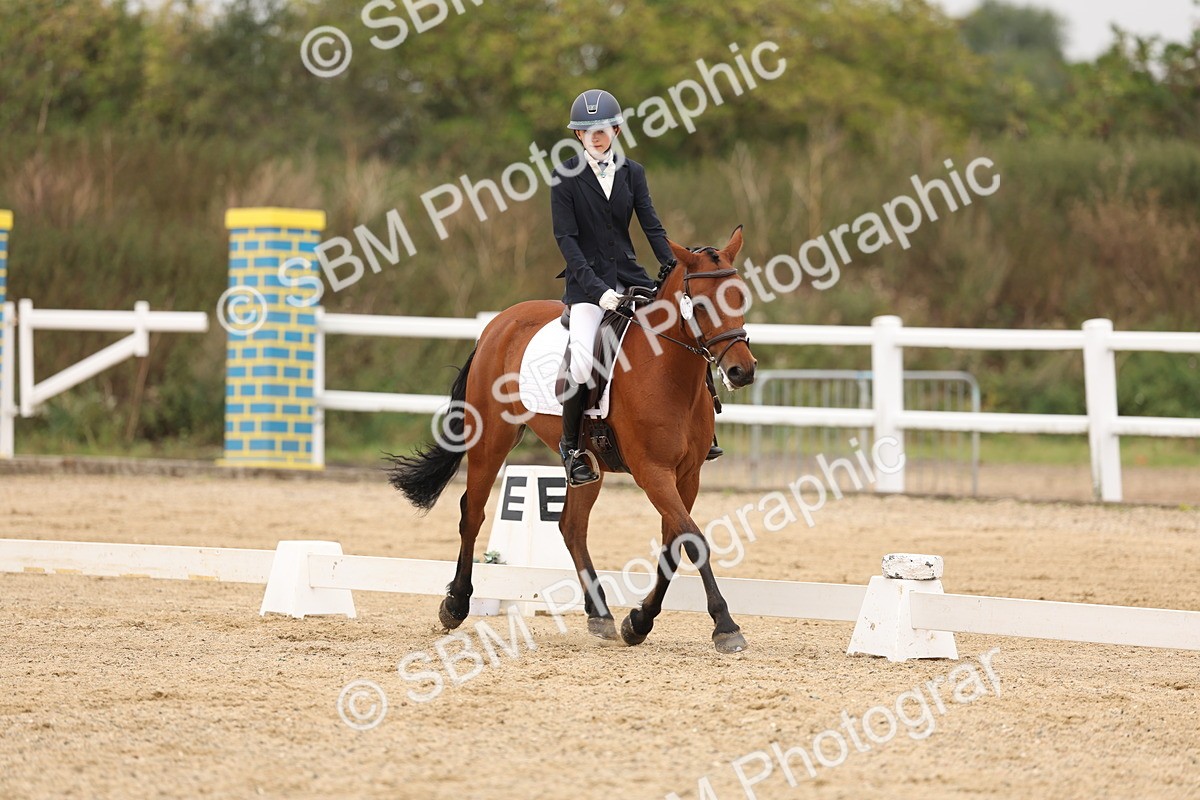 SBM_01526 - Class 9 - Novice 27 Champs