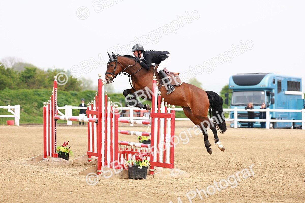  - Class 19 - Senior Foxhunter - 1.20m