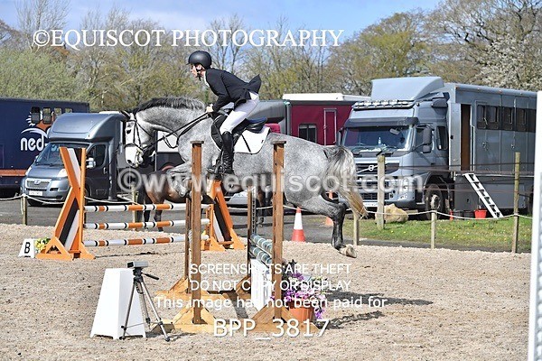 BPP_3817 - CLASS 3 FRI Senior British Novice/ 90cm Open