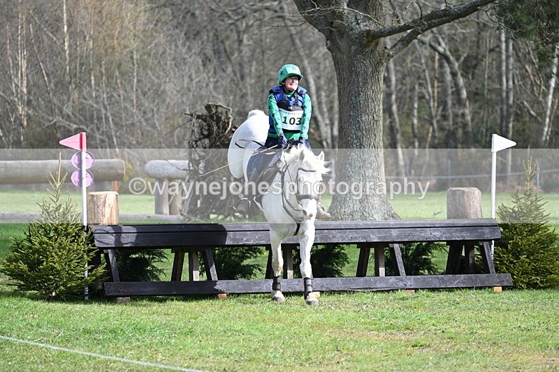 WJ7_0023 - Time 10:13 to 10:38 Times at the Fence