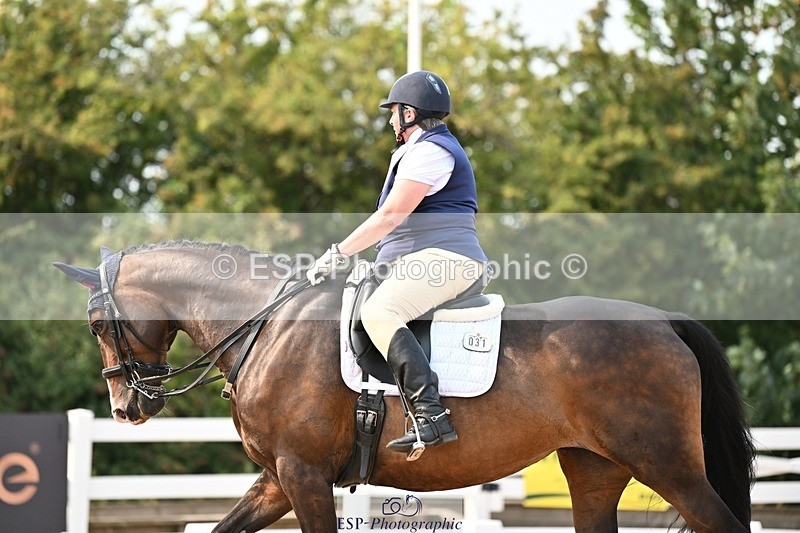 250816-150547-05763 - 031-Nicola.SealRebel.Heart