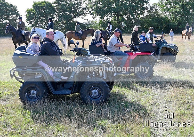 WJ7_0247 - Berks & Bucks - Hound Exercise – Kennels 06-09-26