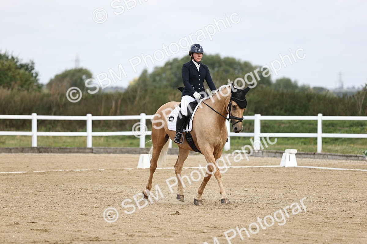 SBM_015407 - Class 14 - Novice 23 - 9.05-10.08