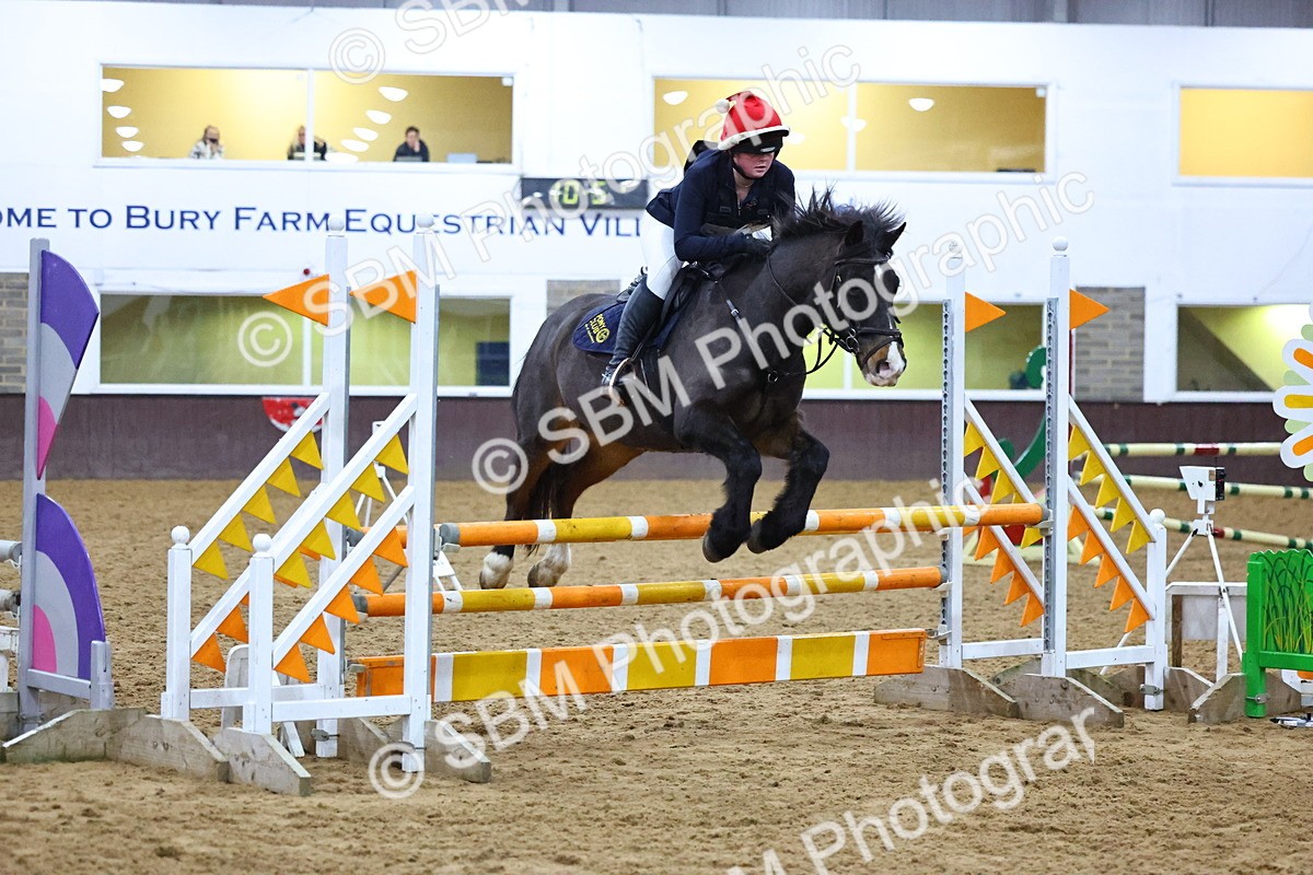 SBM_002648 - Class 6 - Holly & Ivy Stakes - 90cm