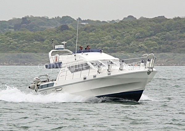090510 CAPRICHO IMG_0130 - Flybridge Cruisers