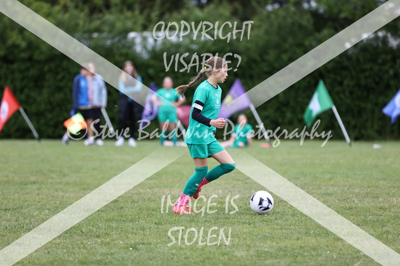1DX31932 - Covingham Park V Tadpole Farm