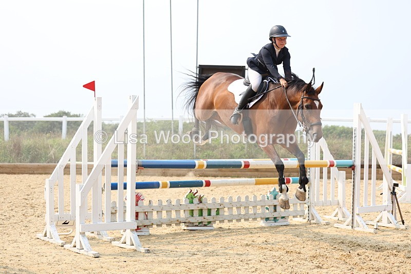 3E7A2600 - Class 8: Senior Newcomers/1.10m open