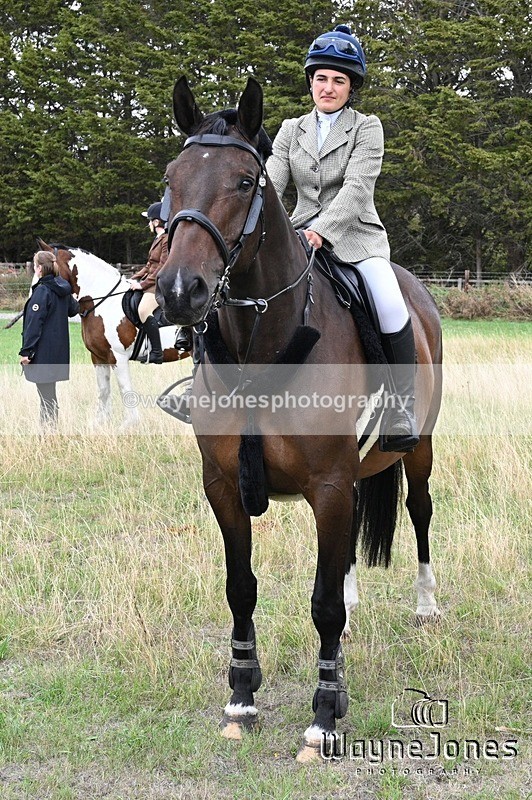 WJ7_0734 - Berks & Bucks Hound Exercise Blewbury 13-09-26