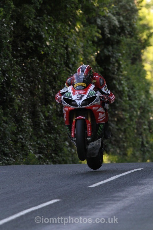Ian Hutchinson Yamaha / Milwaukee Yamaha - Friday Practice - Solos