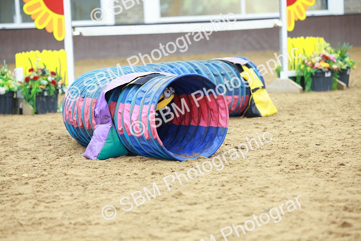 SBM_002282 - Class 3 - Horse & Hound (60cm)