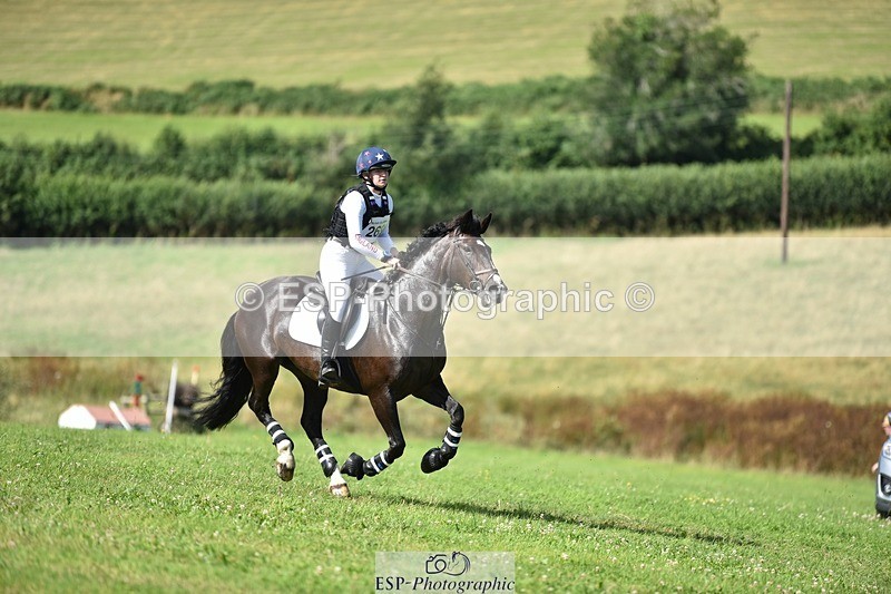 240803-161514-09215 - 269-Lauren_Dawson-BLAKNEYS_DAISY