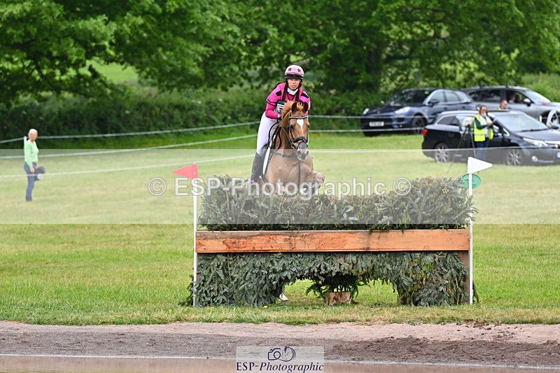 250524A-133412-10934 - B-370-Emma.Hyslop-Webb-KBS.TIME.TRAVEL