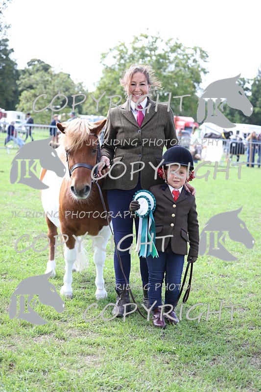 APP_2983 - Class 10a/b M&M in hand