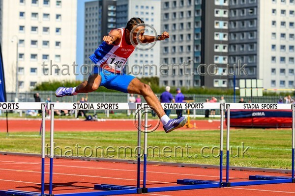 Age25SAT-916293 - Track Male