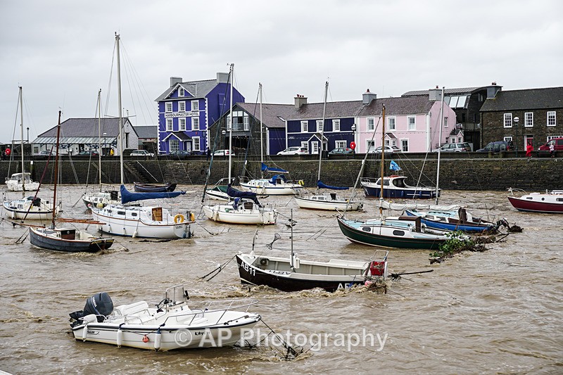 ACP04747-1 - Aberaeron Harbour, during storm Callum 13/10/2018