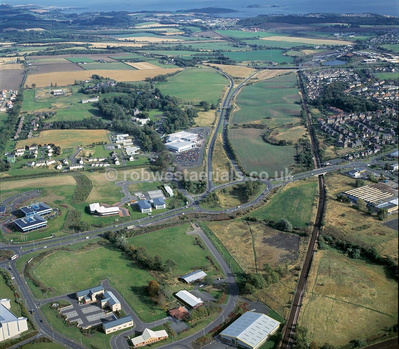 A00725E Carnegie and Pitreavie Fife in 1996 - Settlements, infrastructure and attractions