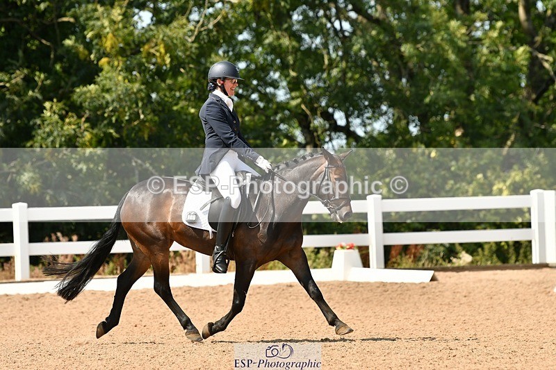 250817-132910-09966 - 090-Sarah.GoddardSaris.Fingers.Crossed