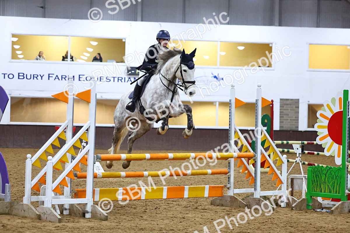 SBM_002901 - Class 6 - Holly & Ivy Stakes - 90cm