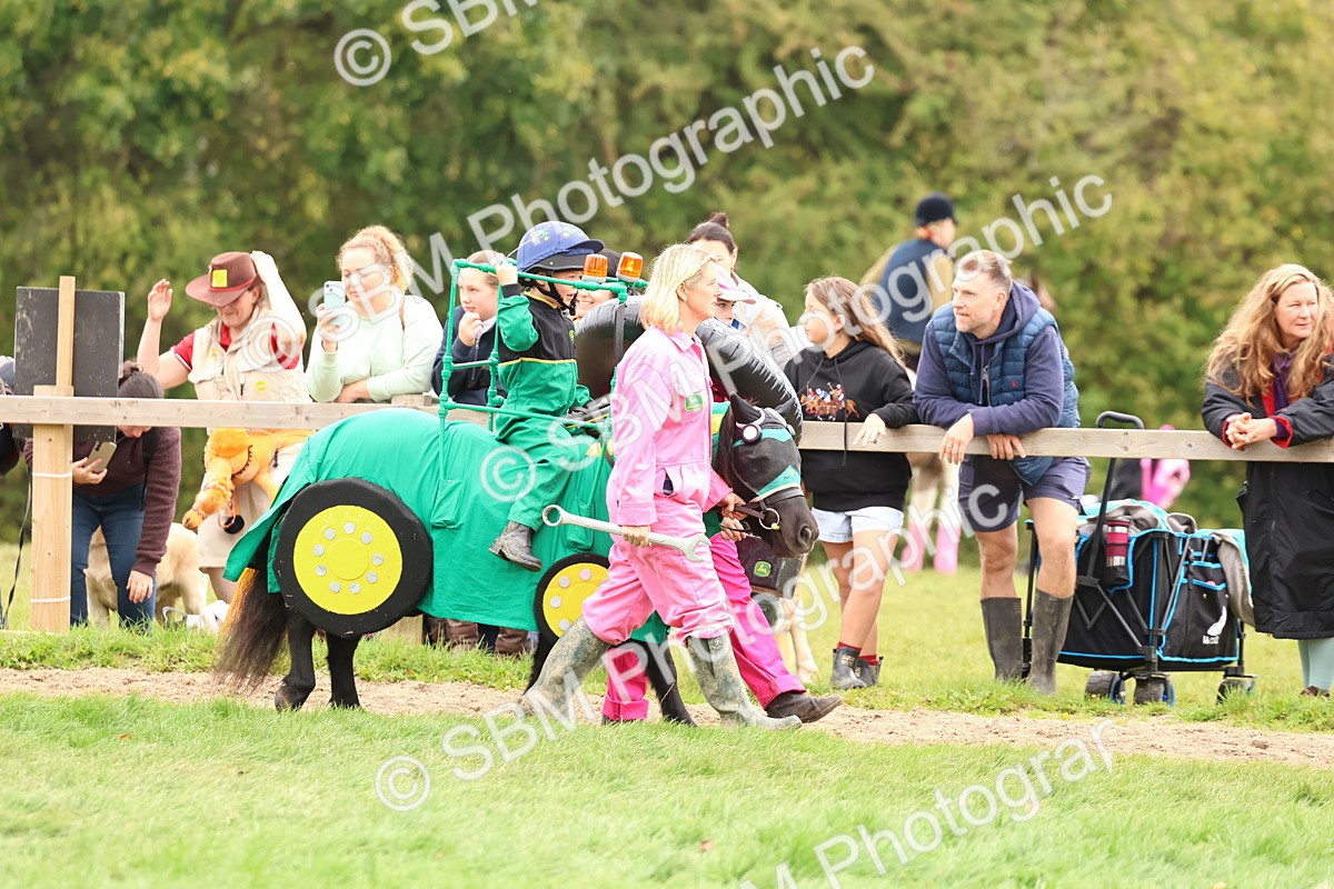 SBM_61643 - S37a - Fancy Dress Showing