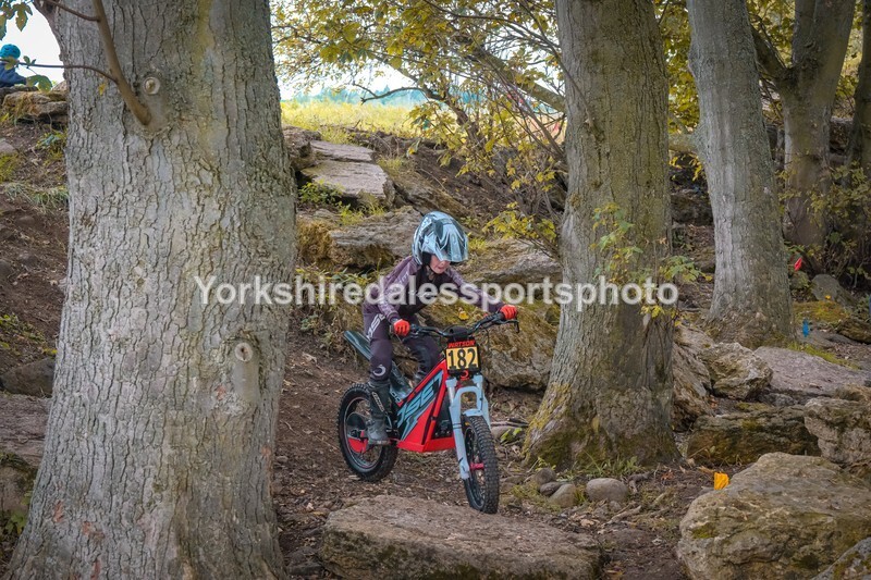 DSCF0489 - Ripon MC Trial 27/09- kids