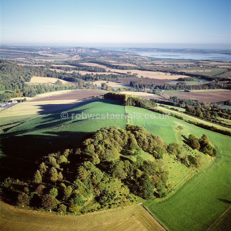 A00412D Tinkletop Hill, west of Dundee 2002 - Mountains, hills and moors