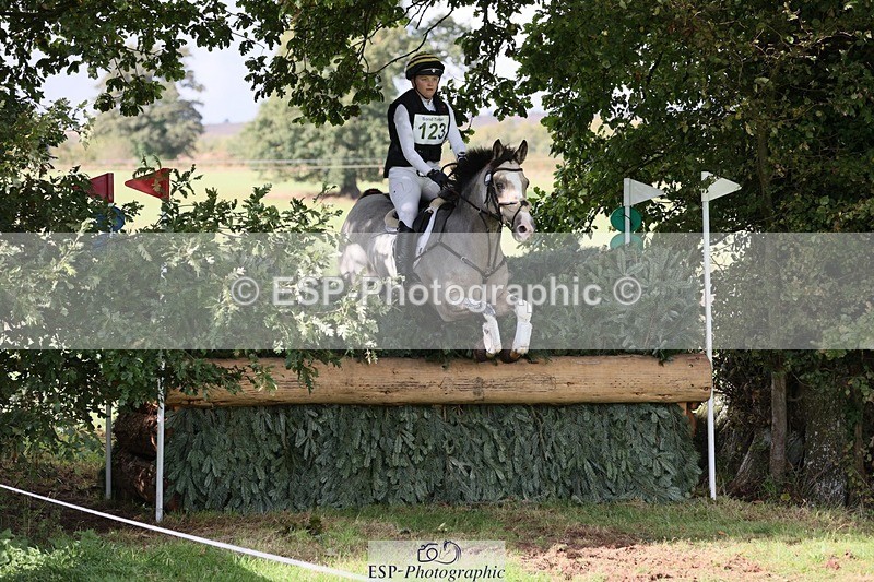 231020-141115-09293 - 120-VAN.KAUNITZ-Sara.Squires-XC