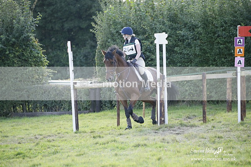  WWHT 171021 4072 - Open (1.00m)  17/10/21