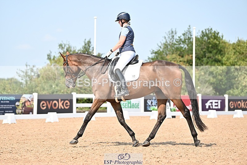 250816-131519-04627 - 092-Nikki.HandHigher.Ground