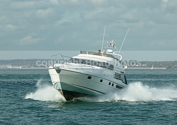 081009 MY GEM 8CDX9964 - Flybridge Cruisers