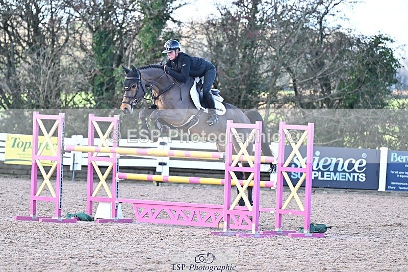 251203-130946-00635 - Cls 4 Newcomers and 1.10m Open