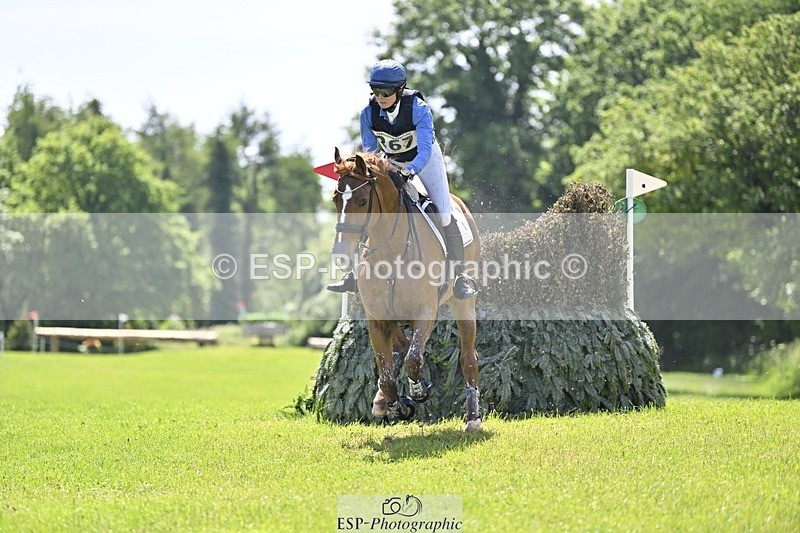 240525-120518-13150 - 367-CROSSTOWN_FINTANS_LAST-Catherine_Burrell