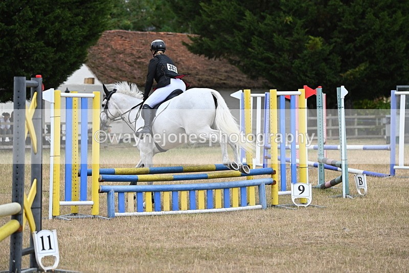 WJ6_0900 - Class 14 Intermediate Jumping 75cm