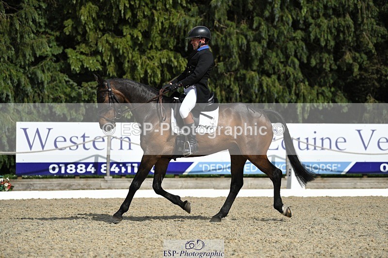 230525-161104-03332 - 119-AUTOGRAF-Simon_Grieve-WEDTrotUp+DR