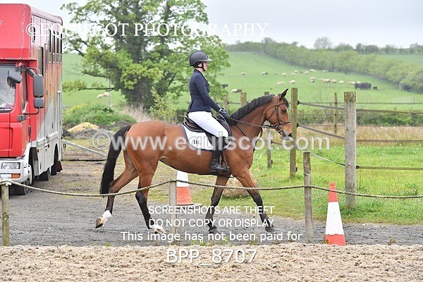BPP_8707 - CLASS 24 SUN Senior BritiNovice/ 90cm Open