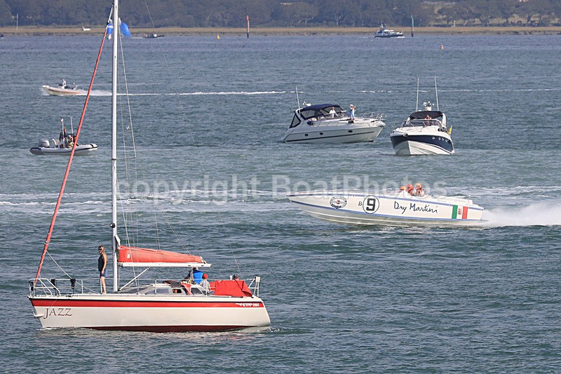 210829 DRY MARTINI B9 COWES TORQUAY 1Y3A2773_Edit - Racing Powerboats