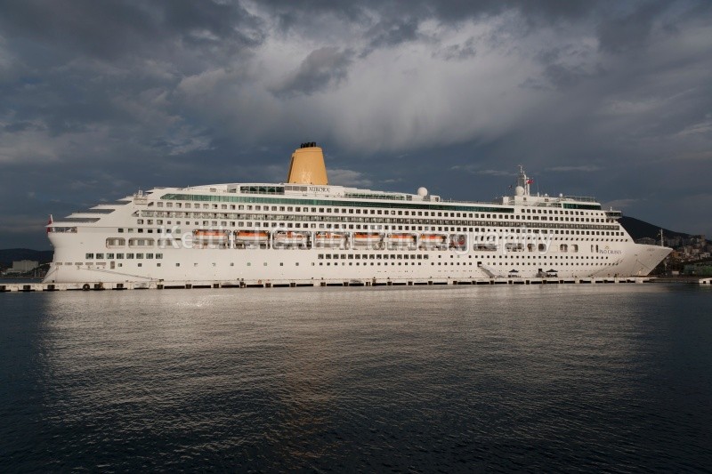 YR6M8222 (RM) - Worldwide