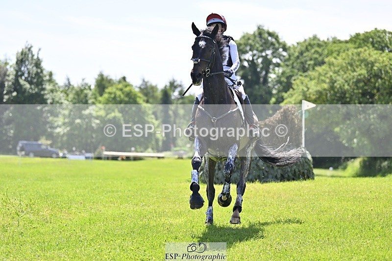 240525-121428-13194 - 370-STORM_IN_DECEMBER-Claire_Fielding