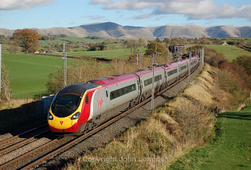 4.11.13 - 390010 1M55 12.00 Glasgow - Euston, Docker - West Coast Main Line (north to south)