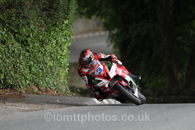 Ian Hutchinson Yamaha / Milwaukee Yamaha - Monster Energy Supersport Race 1