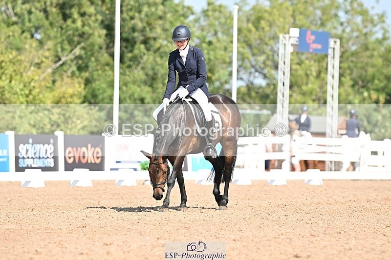 250816-110514-03296 - 090-Sarah.GoddardSaris.Fingers.Crossed